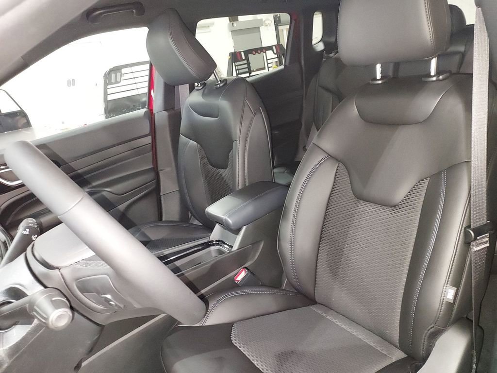 New 2026 Jeep Compass Latitude AWD/4WD image 17