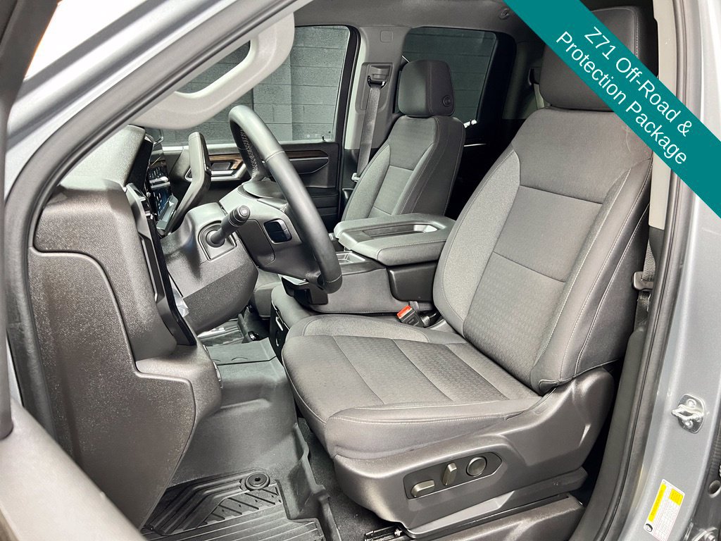 Used 2025 Chevrolet Silverado 1500 LT AWD/4WD image 7