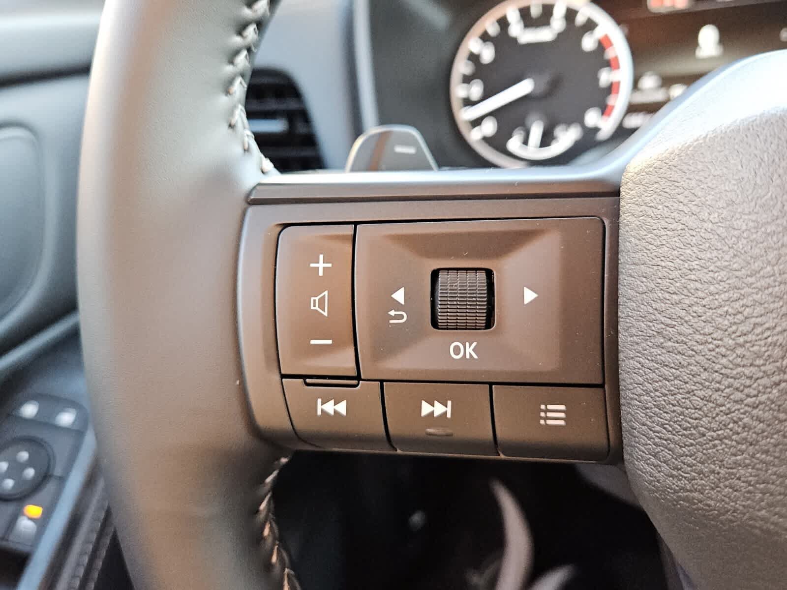 Used 2026 Nissan Rogue SV AWD/4WD image 12