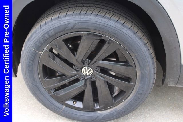 Used 2022 Volkswagen Atlas Cross Sport SE w/ Panoramic Sunroof Package image 13