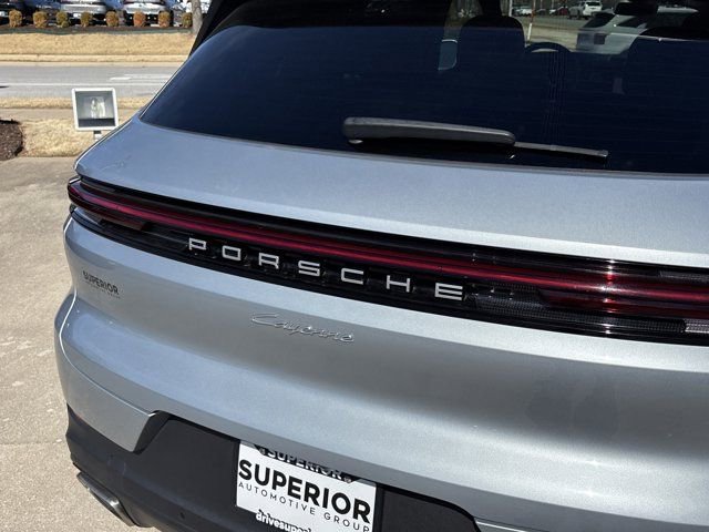 Used 2024 Porsche Cayenne AWD/4WD image 6