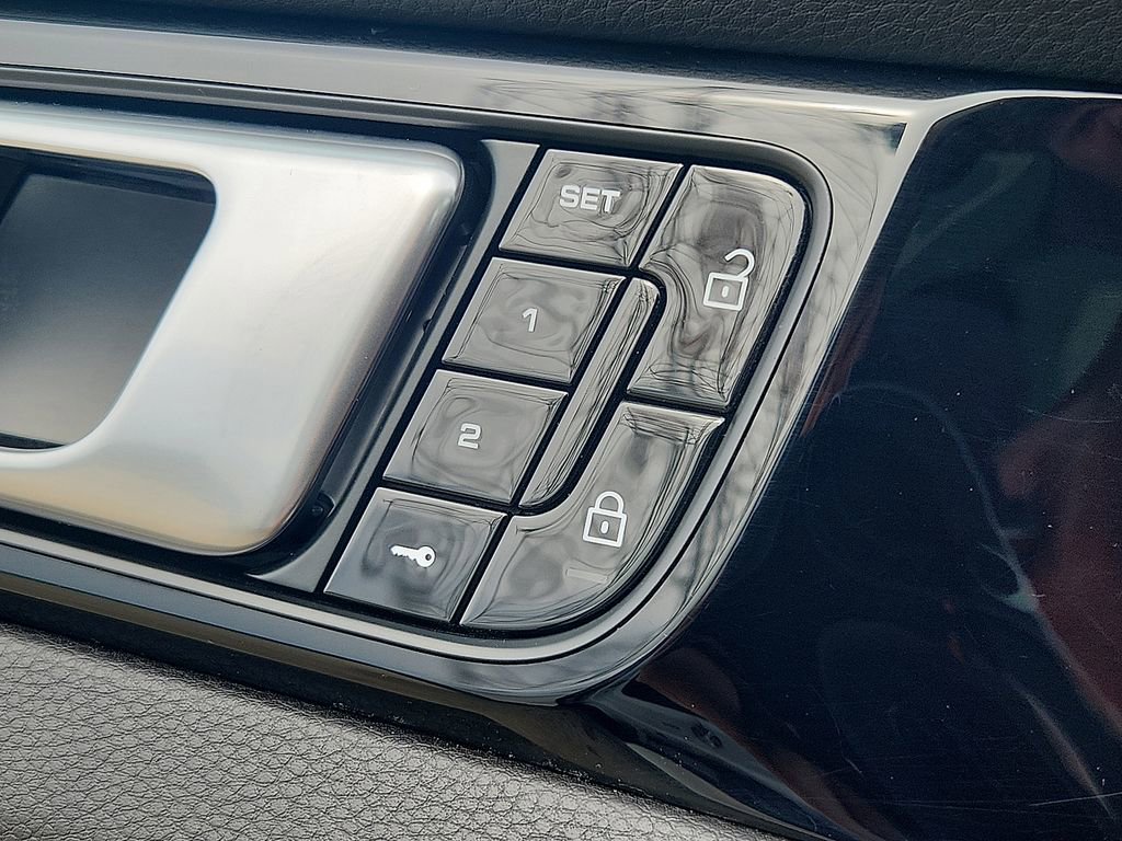 Used 2019 Porsche Panamera image 25