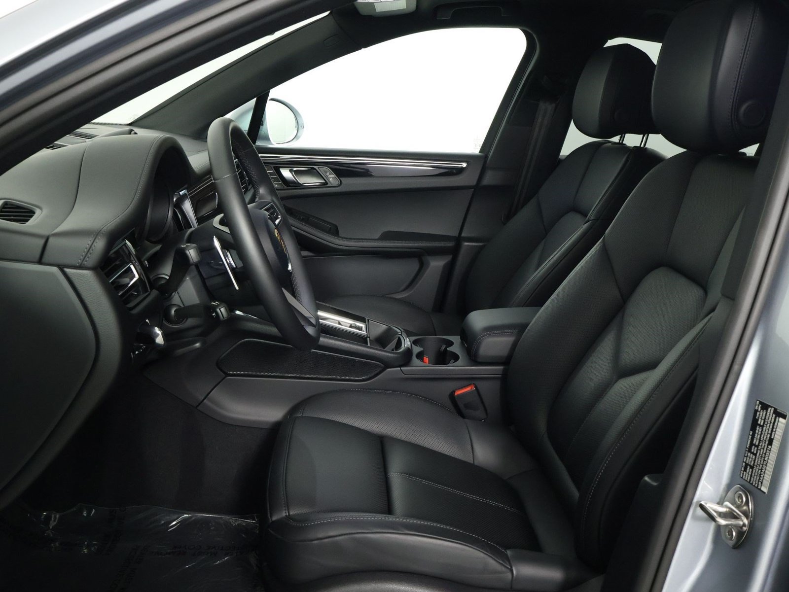 Certified 2026 Porsche Macan AWD/4WD image 5