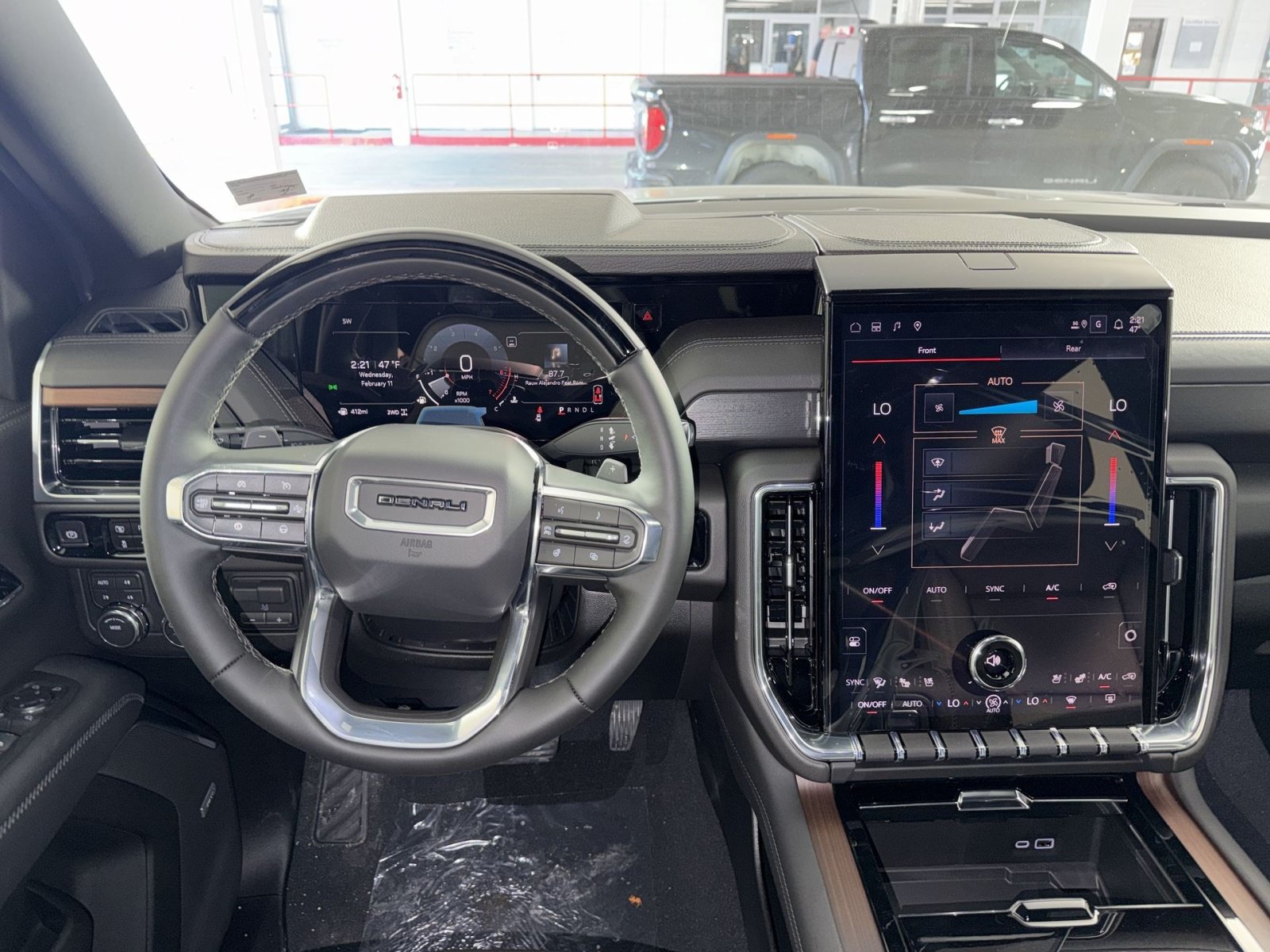 New 2026 GMC Yukon XL Denali w/ Denali Reserve Package AWD/4WD image 16