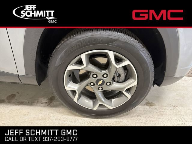 Certified 2025 Chevrolet Trax LT w/ LT Convenience Package FWD image 11