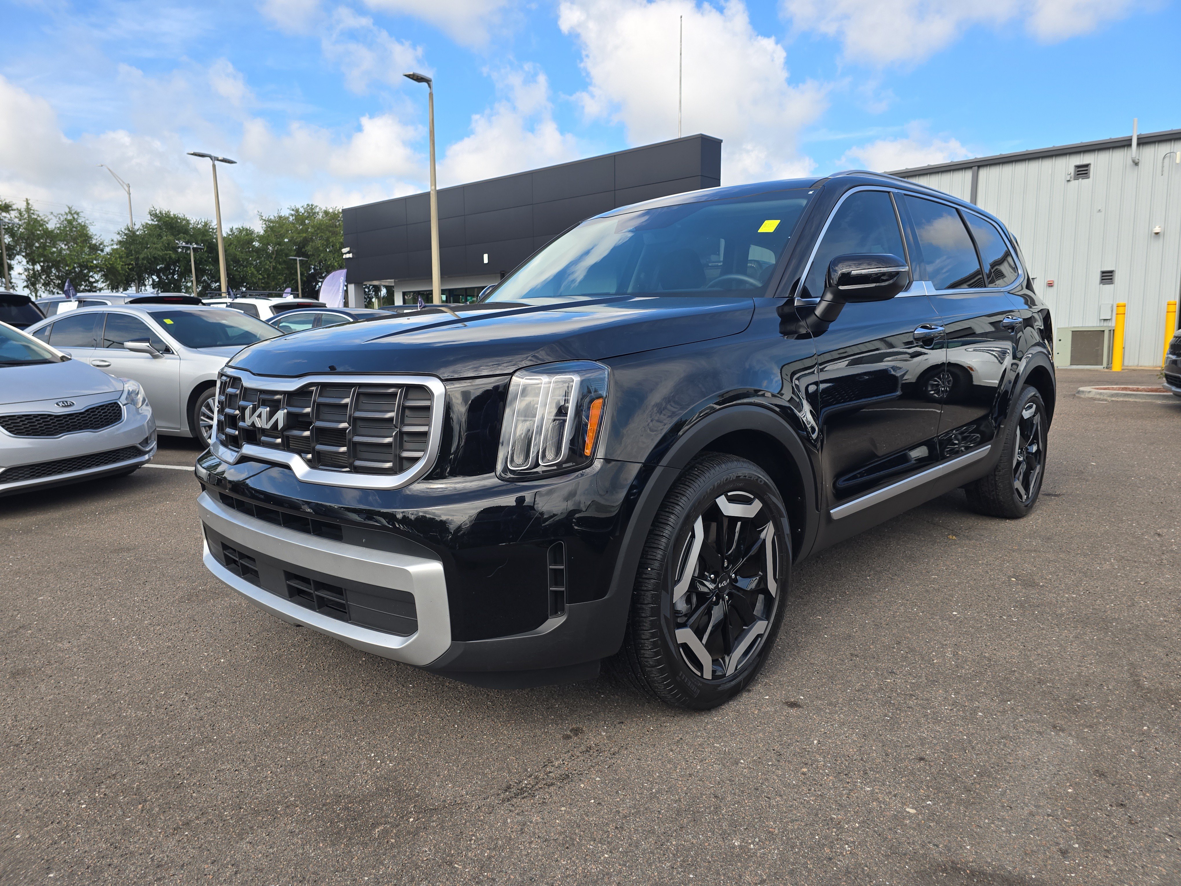 Certified 2024 Kia Telluride S AWD/4WD image 4