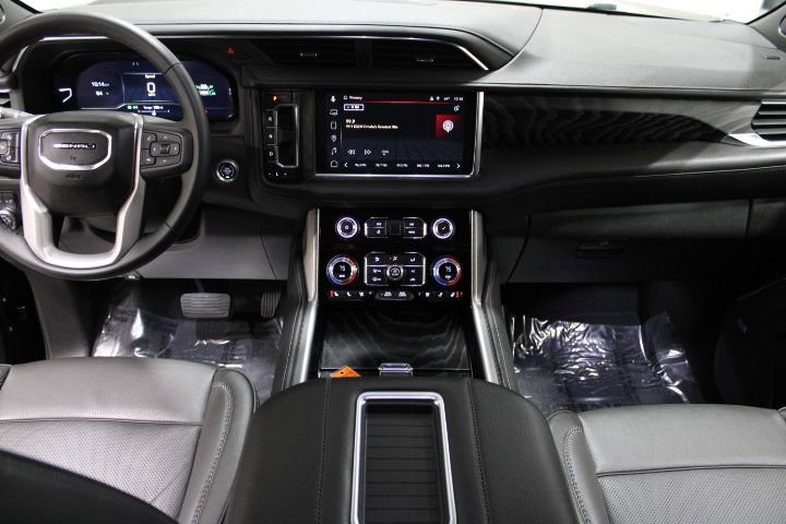 Used 2024 GMC Yukon XL Denali image 2