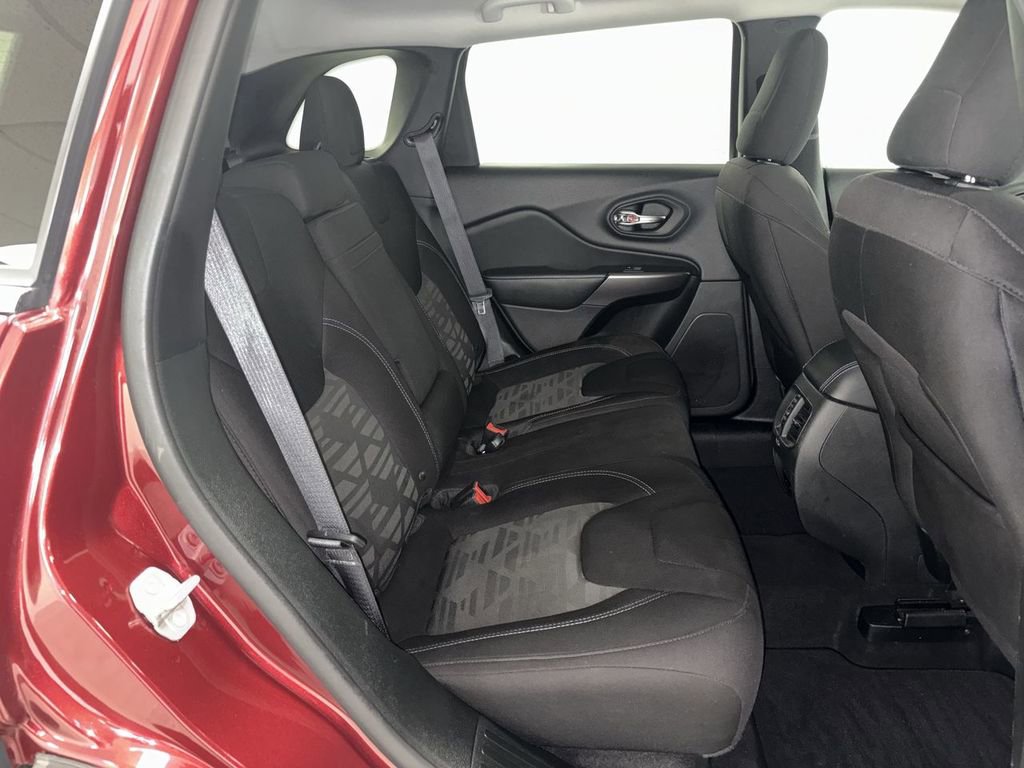 Used 2019 Jeep Cherokee Latitude AWD/4WD image 21