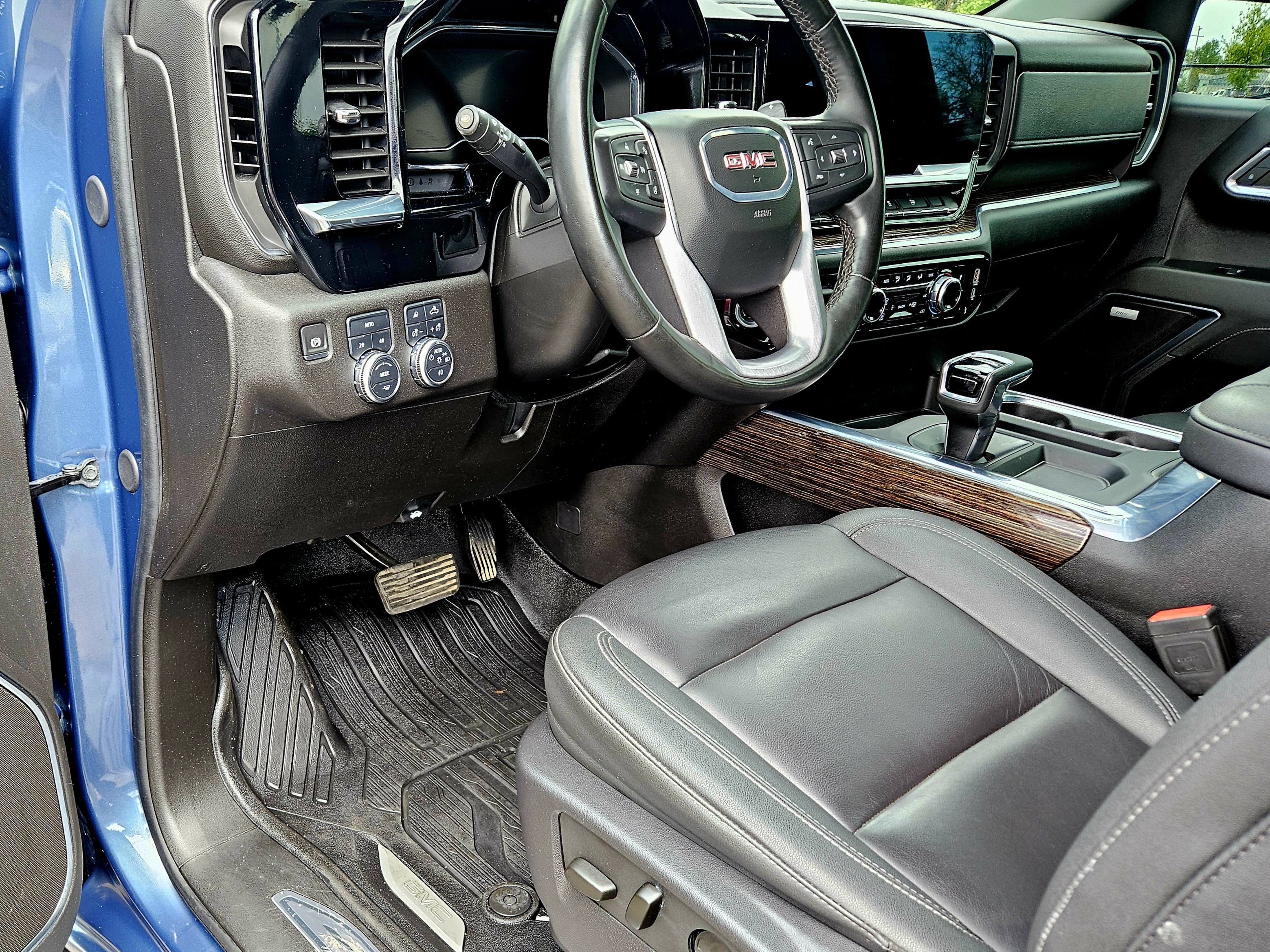 Used 2024 GMC Sierra 1500 Elevation w/ Elevation Premium Package AWD/4WD image 39