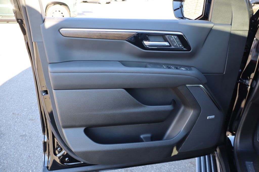 New 2026 Chevrolet Suburban High Country image 9