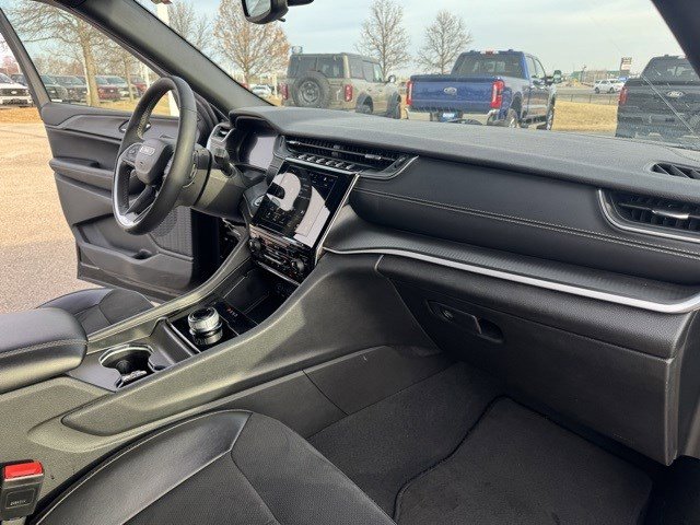 Used 2024 Jeep Grand Cherokee L Laredo image 38