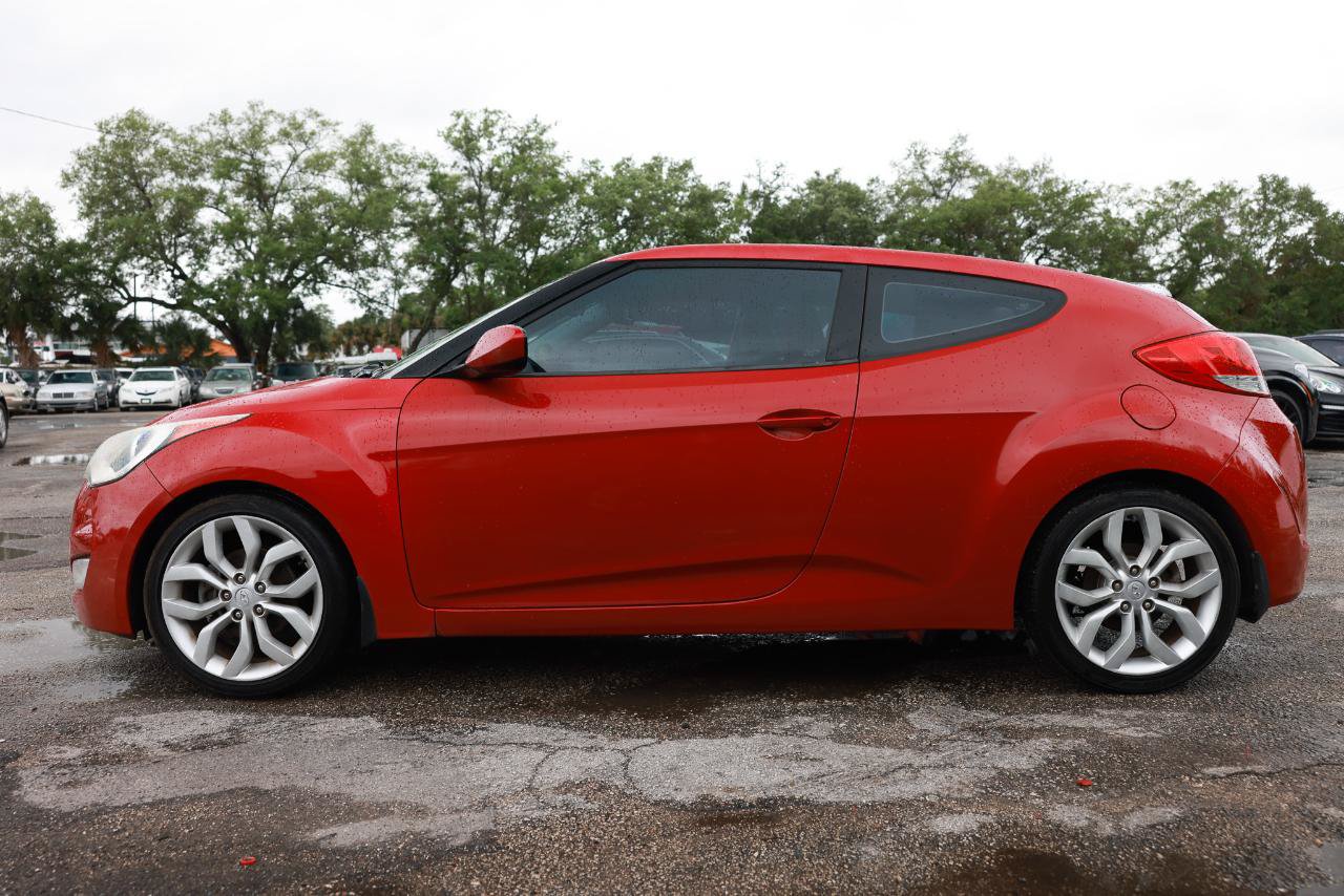 Used 2013 Hyundai Veloster w/ Style Pkg FWD image 3