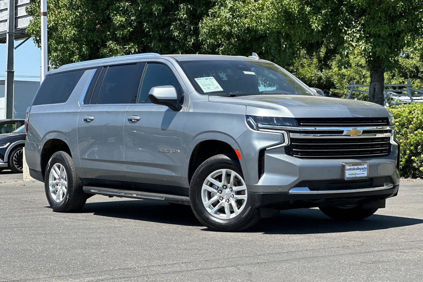 Used 2024 Chevrolet Suburban LT AWD/4WD image 1