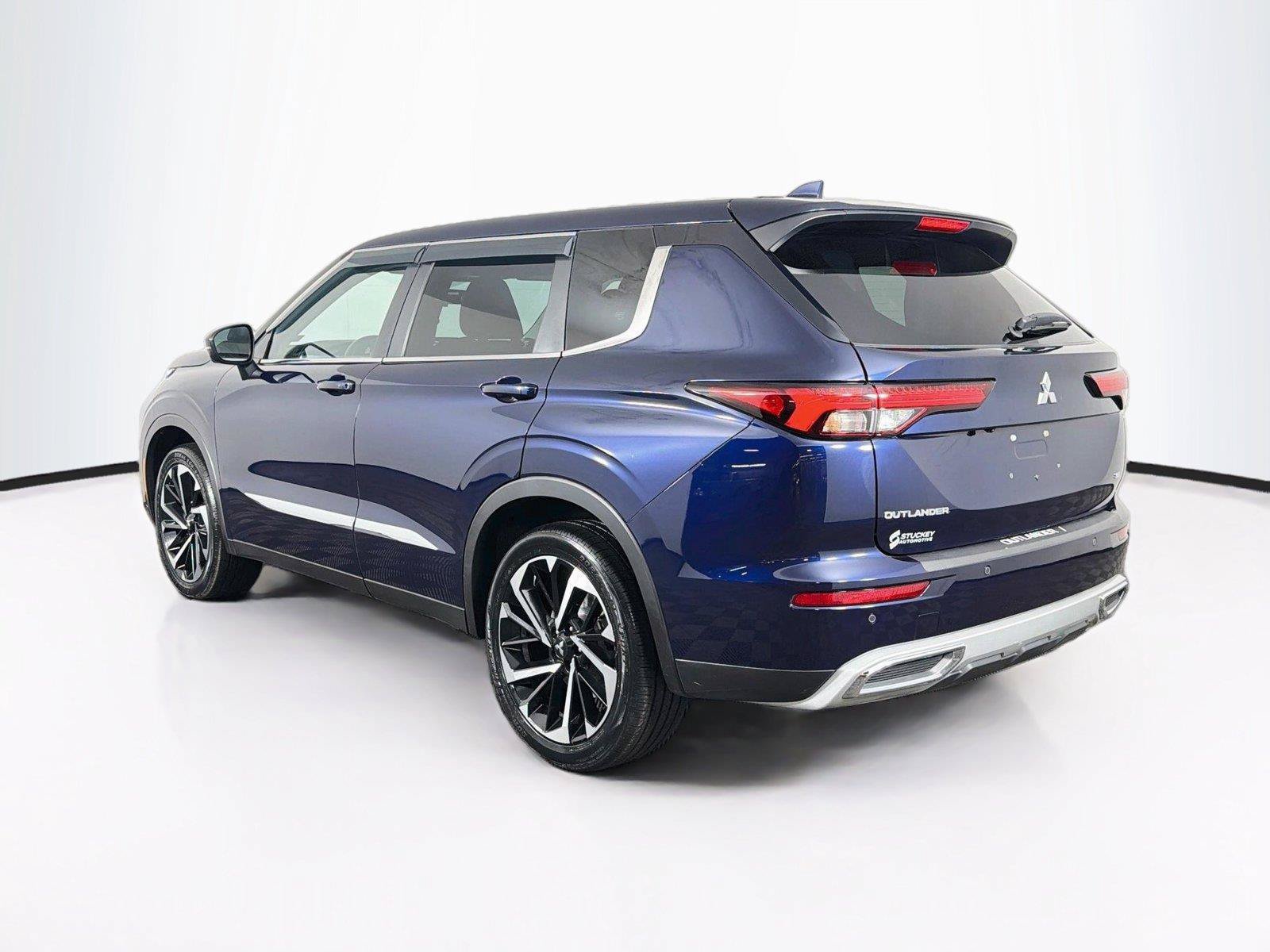 Used 2022 Mitsubishi Outlander SE AWD/4WD image 9
