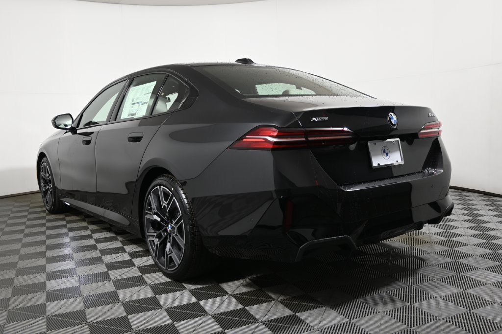 Used 2026 BMW 530i xDrive w/ M Sport Package AWD/4WD image 5