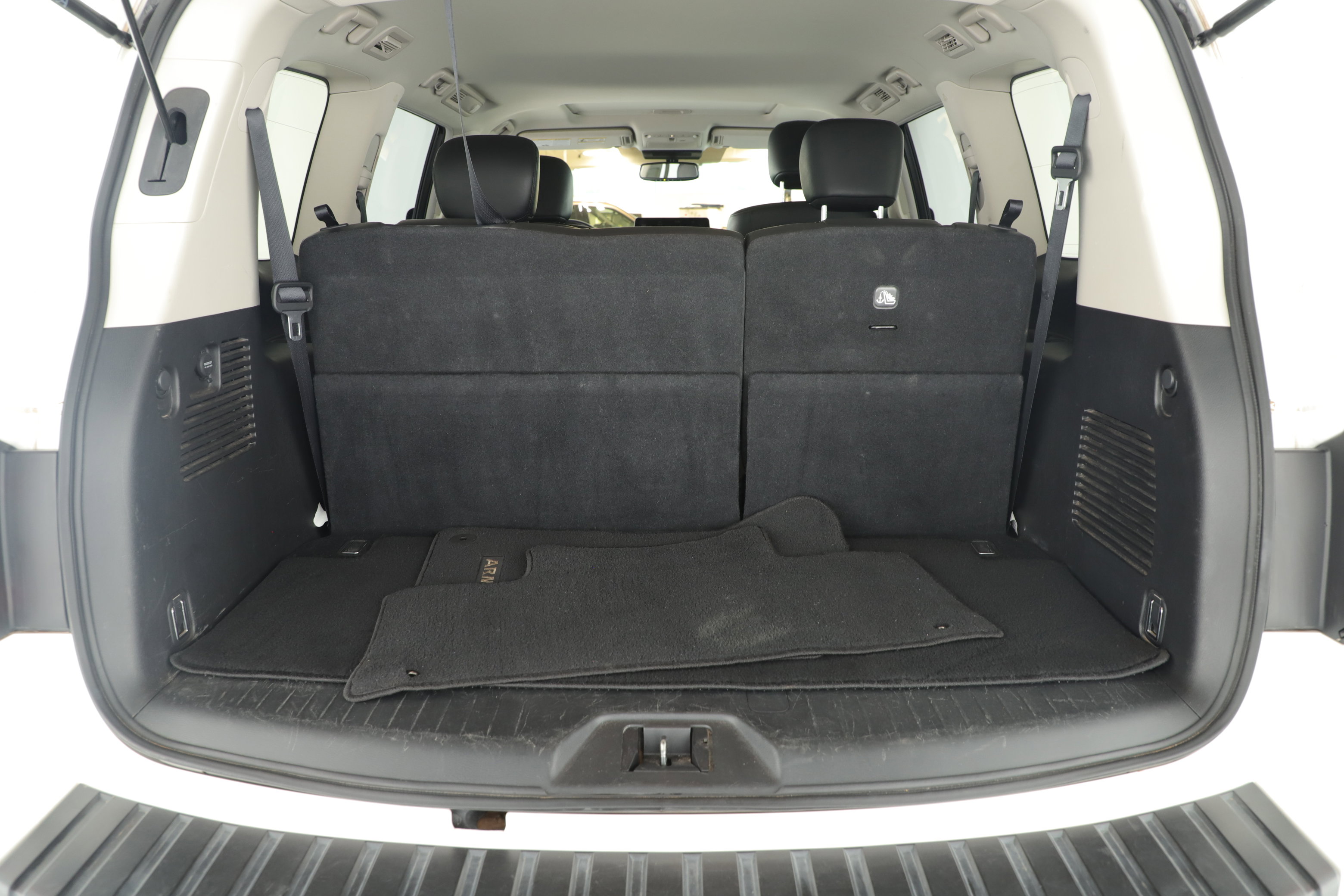 Used 2024 Nissan Armada SL w/ Captain's Chairs Package image 5