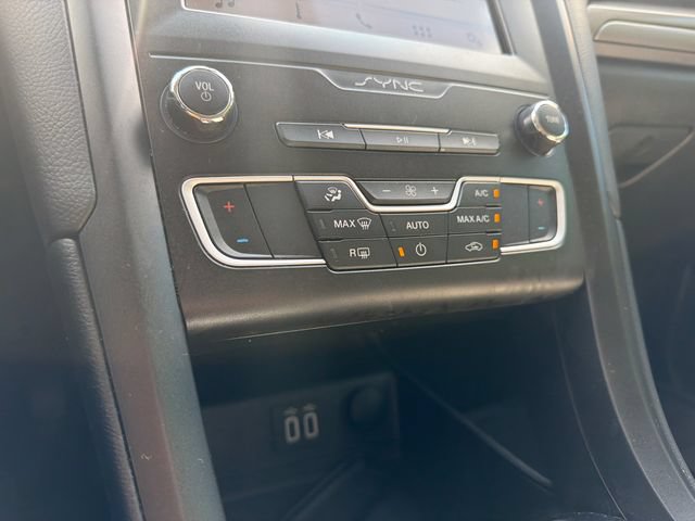 Used 2019 Ford Fusion SE w/ Equipment Group 151A FWD image 26