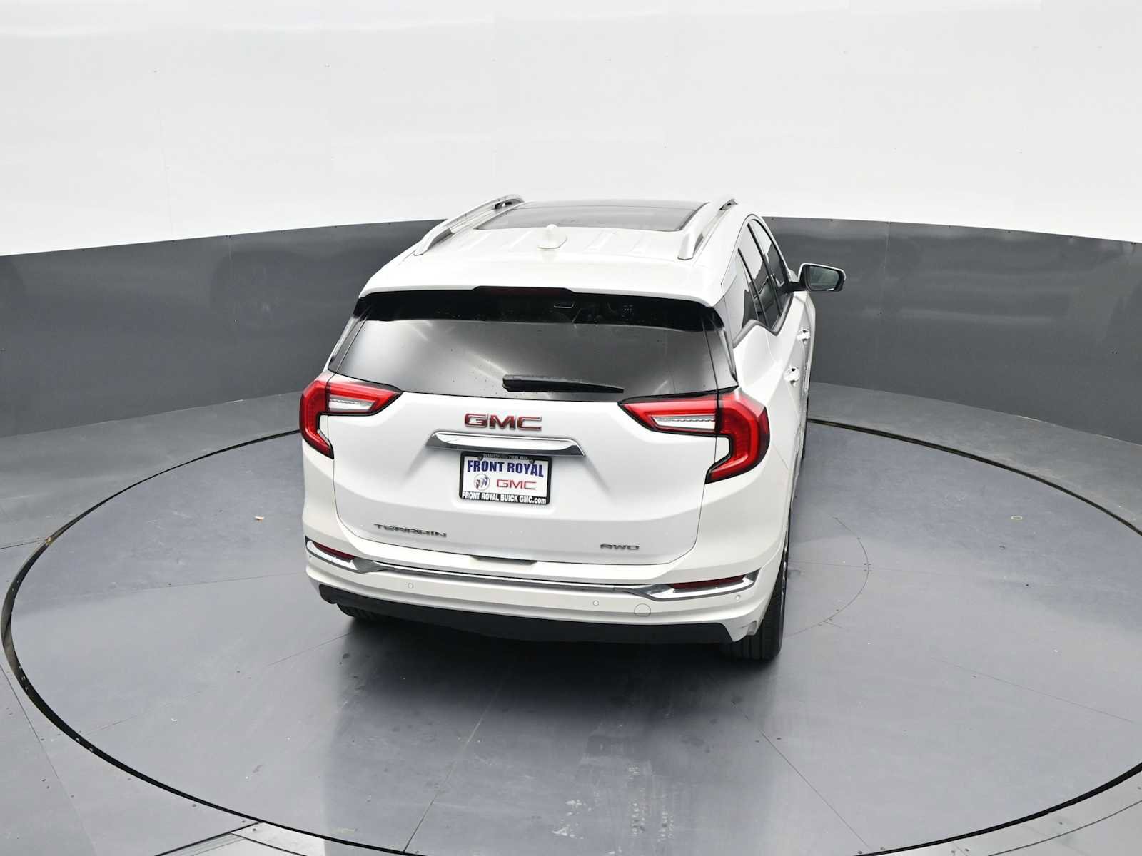 Used 2024 GMC Terrain Denali w/ Denali Premium Package image 34