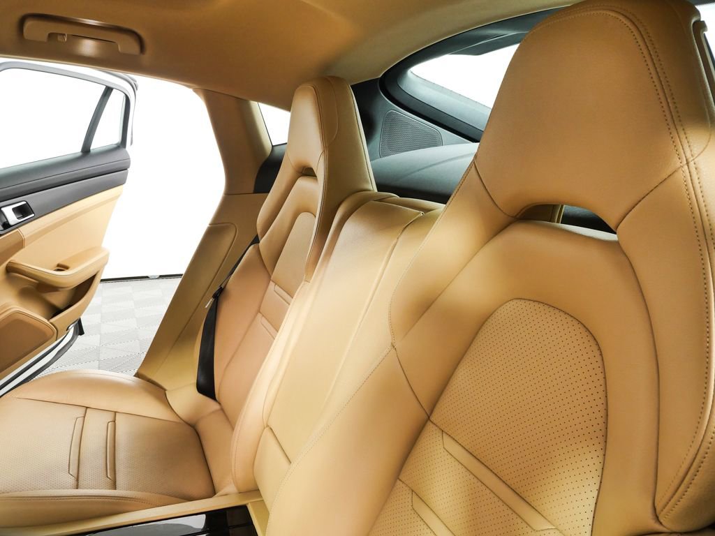 Used 2018 Porsche Panamera RWD image 21