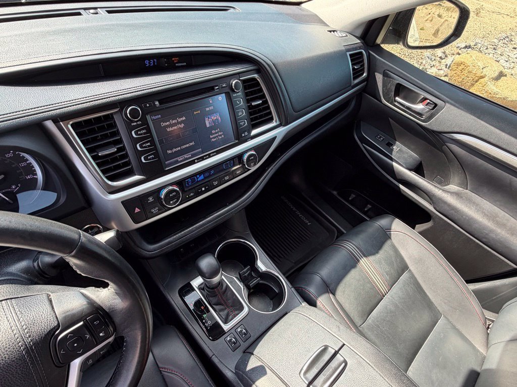 Used 2019 Toyota Highlander SE FWD image 20