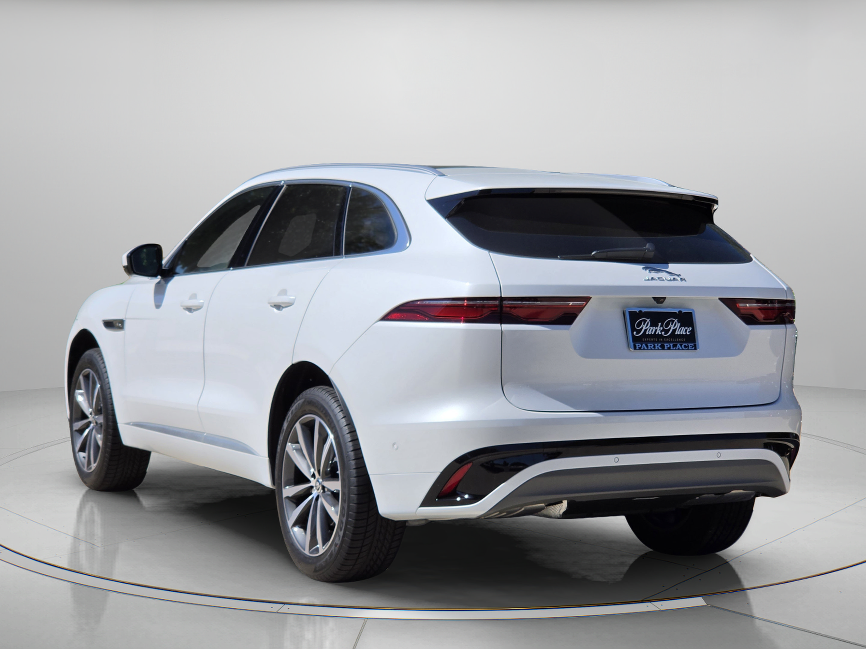 Used 2025 Jaguar F-PACE R-Dynamic S AWD/4WD image 3