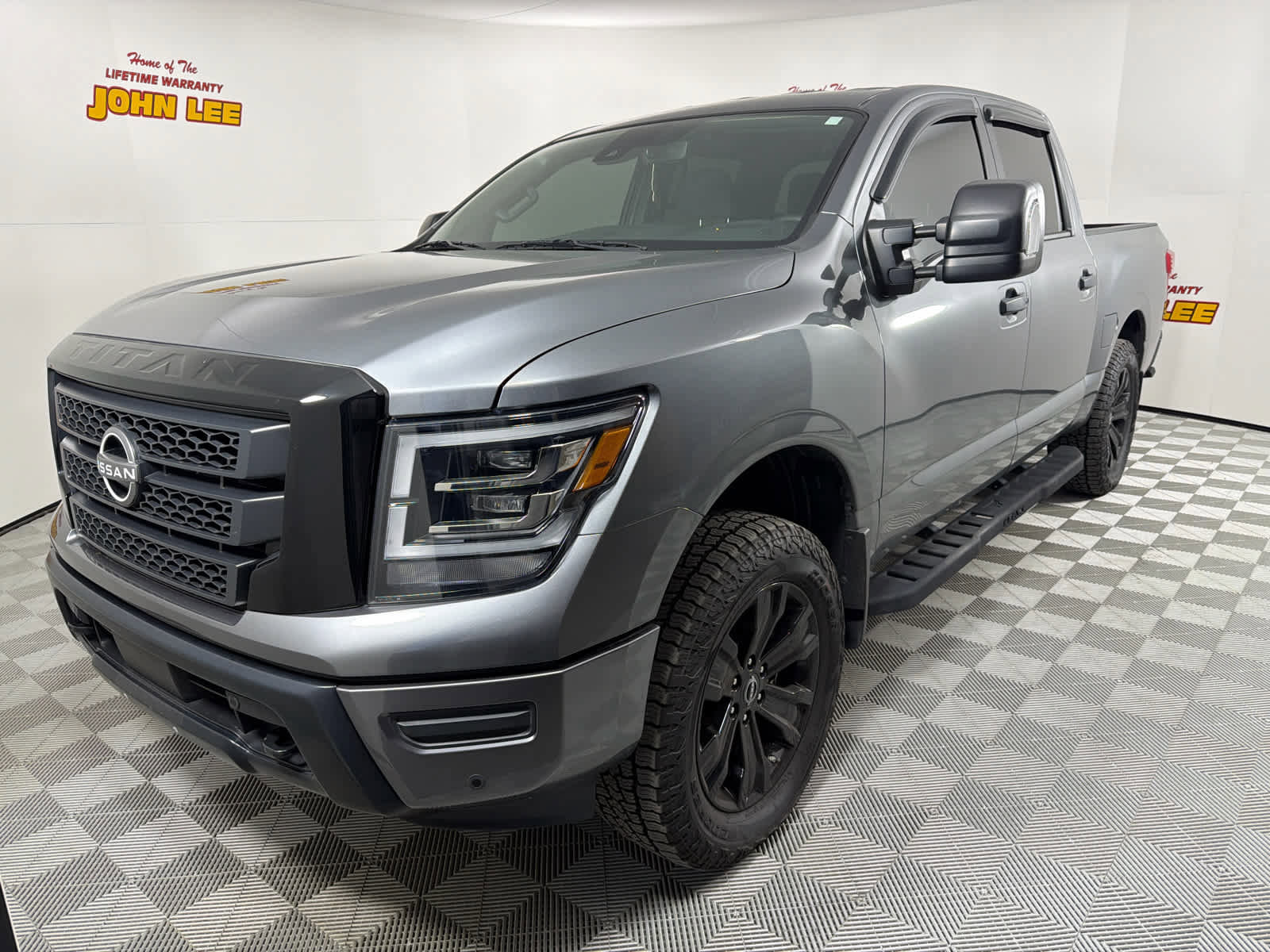 Used 2023 Nissan Titan SV w/ SV Convenience Package image 1