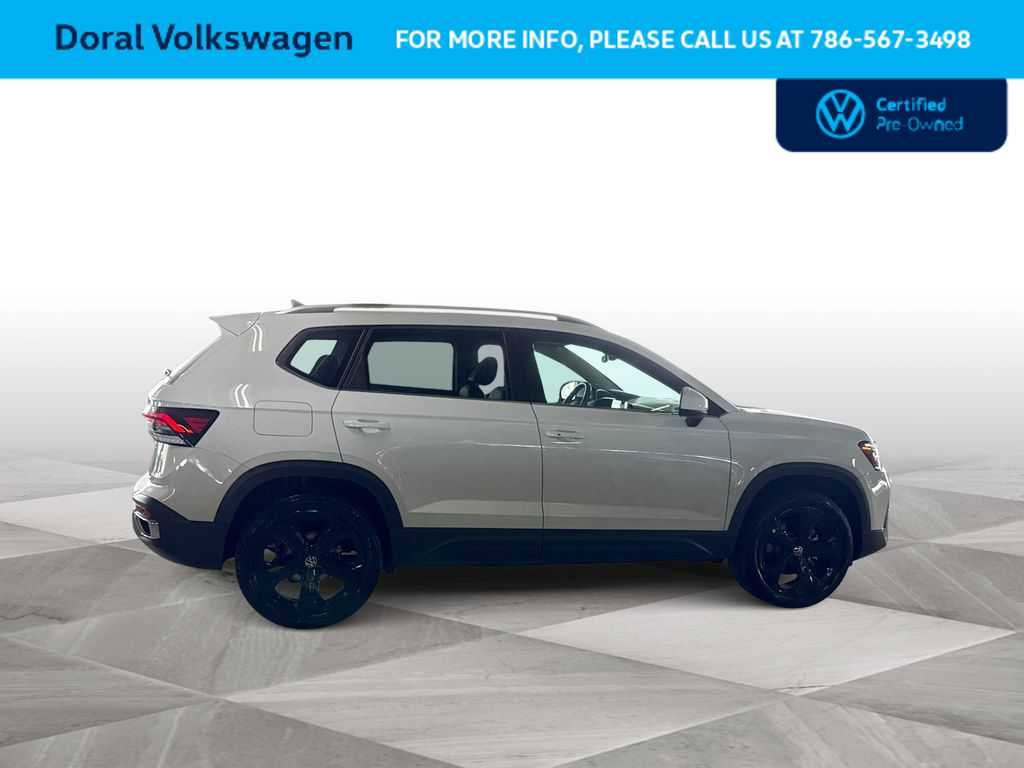 Used 2025 Volkswagen Taos SEL AWD/4WD image 9