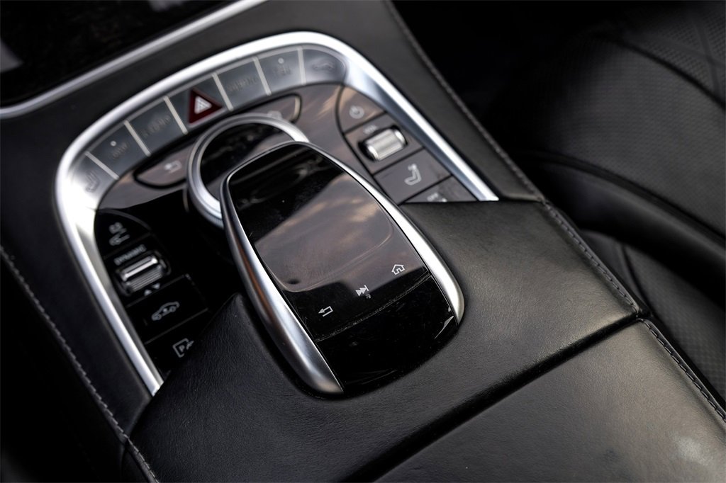 Used 2019 Mercedes-Benz S 560e w/ AMG Line Exterior image 25