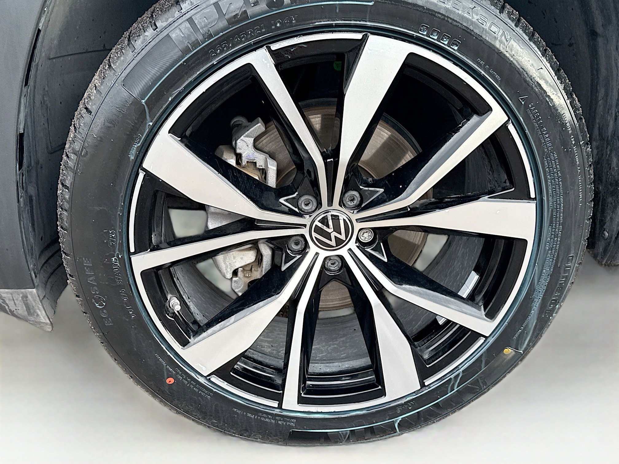 Used 2024 Volkswagen Atlas SEL Premium R-Line image 44