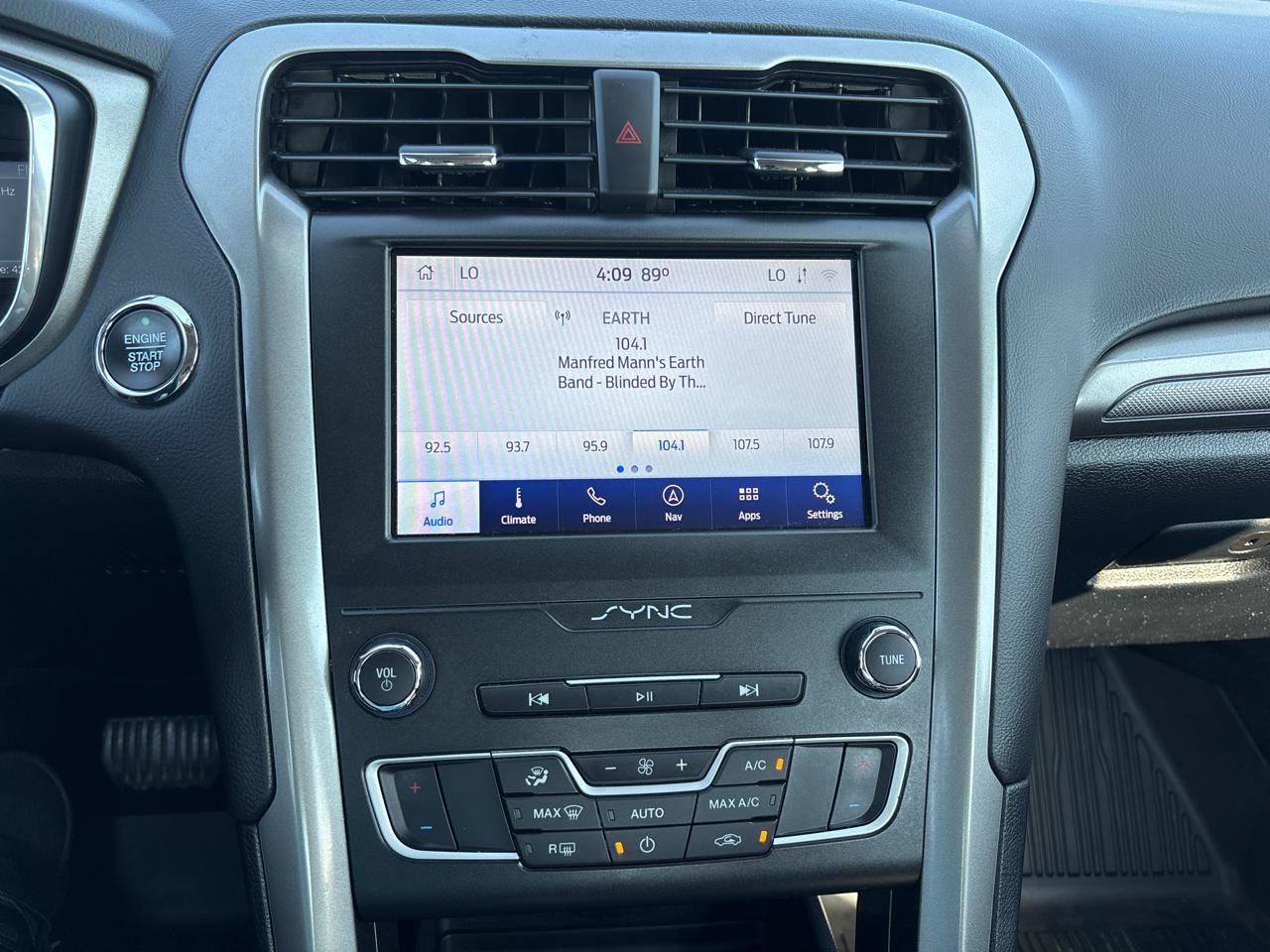 Used 2020 Ford Fusion SE FWD image 18