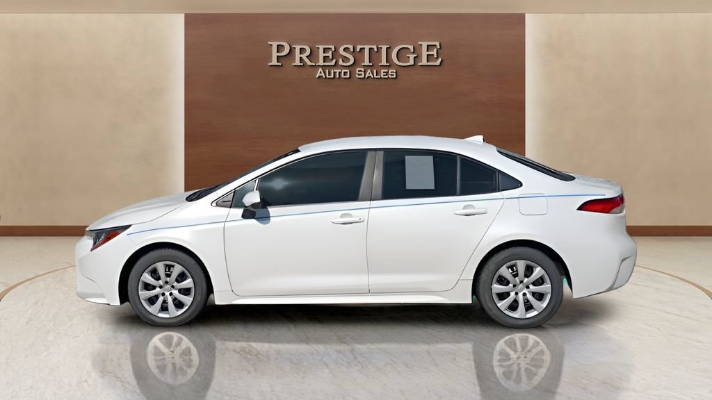 Used 2022 Toyota Corolla LE FWD image 2