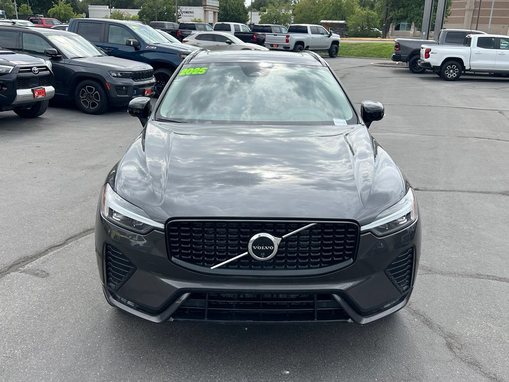 Used 2025 Volvo XC60 B5 Plus w/ Climate Package AWD/4WD image 3