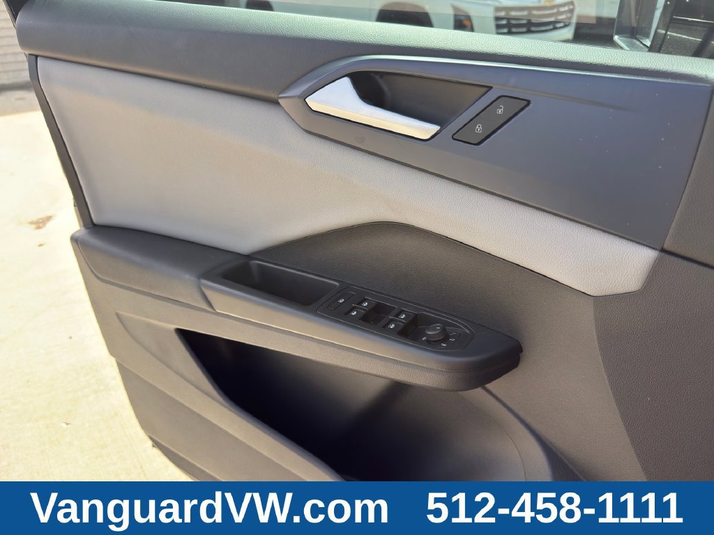 Used 2022 Volkswagen Taos SE w/ Driver Assistance Package FWD image 21