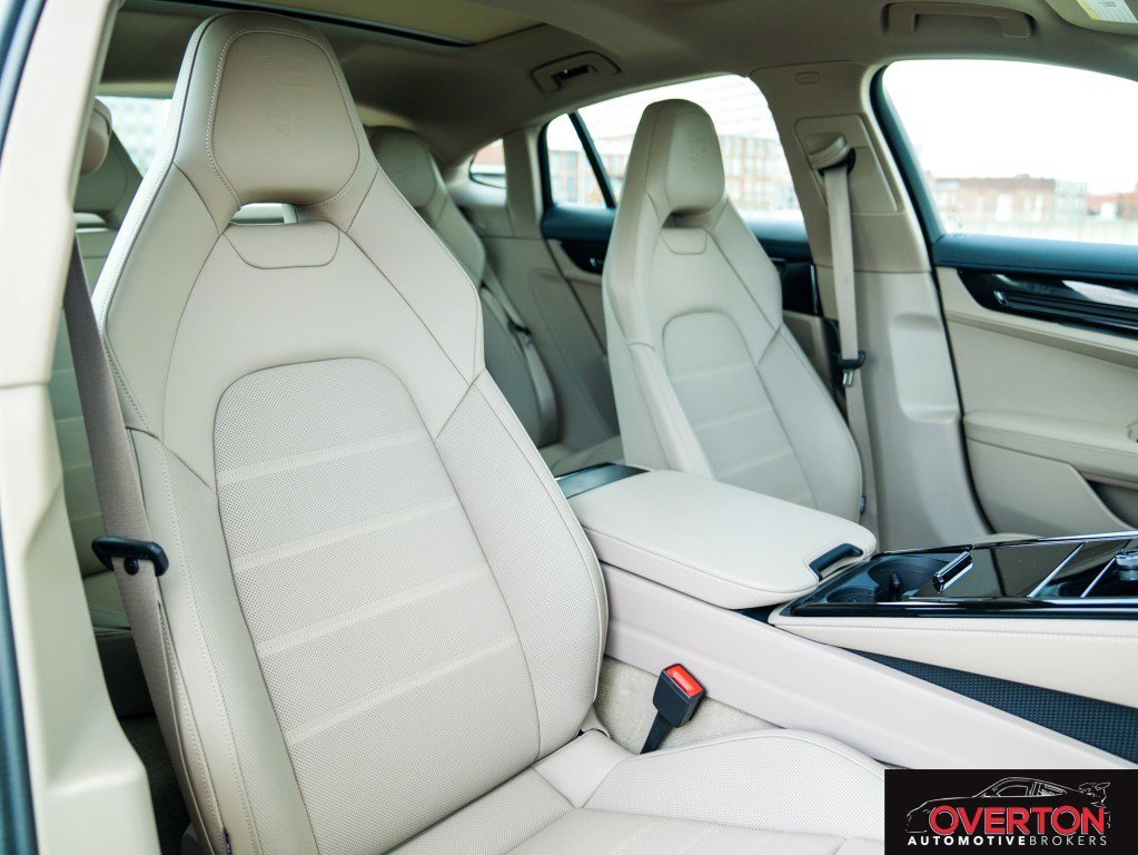 Used 2025 Porsche Panamera 4 image 32