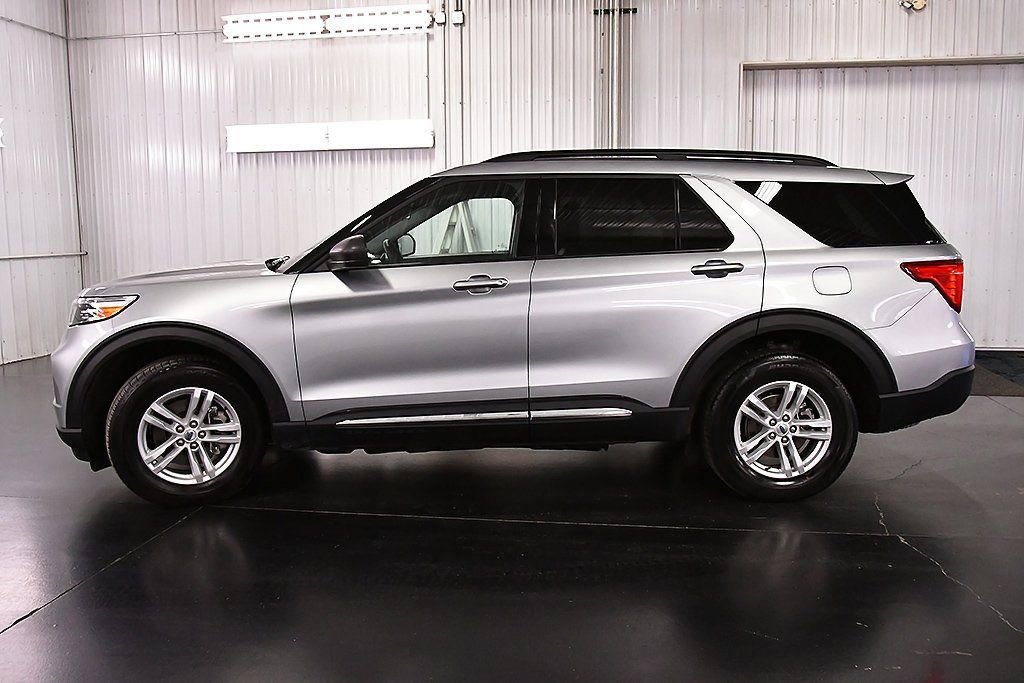Used 2024 Ford Explorer XLT w/ Equipment Group 202A AWD/4WD image 4