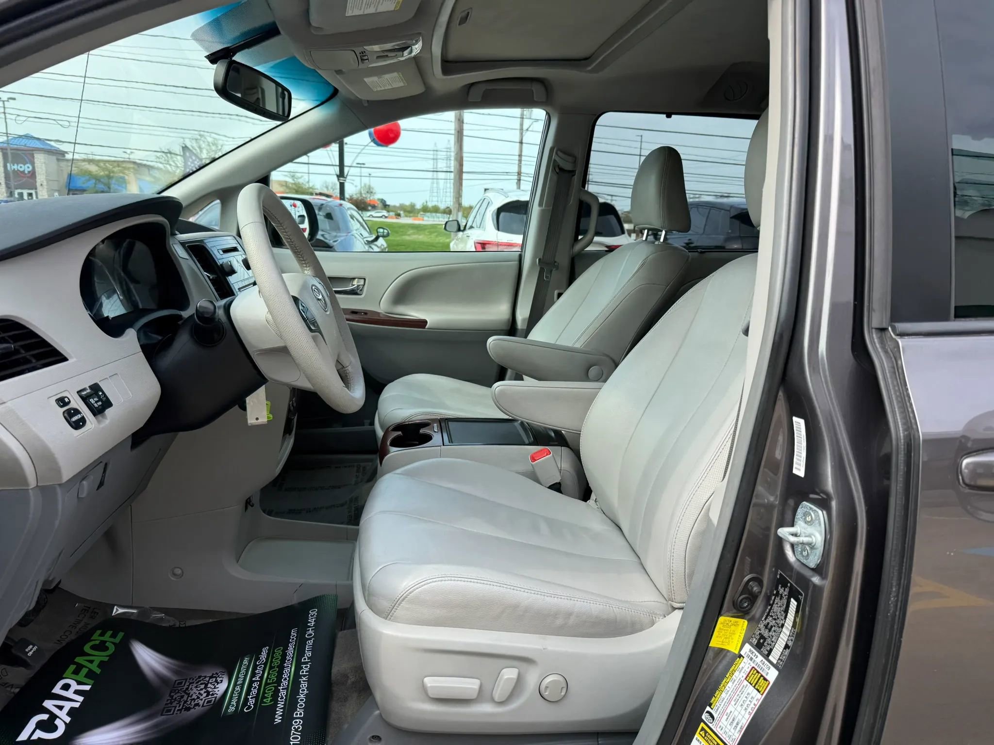 Used 2012 Toyota Sienna XLE FWD image 19