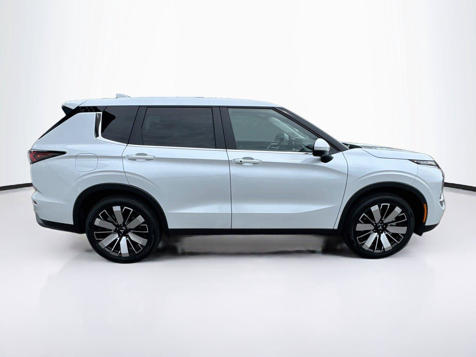 New 2026 Mitsubishi Outlander SE FWD image 6