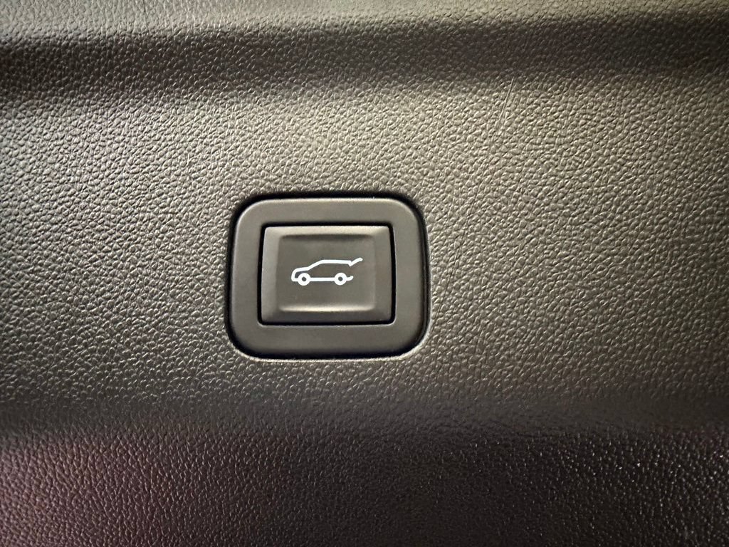 Used 2026 GMC Yukon XL Denali w/ Sun & Power Step Package AWD/4WD image 24