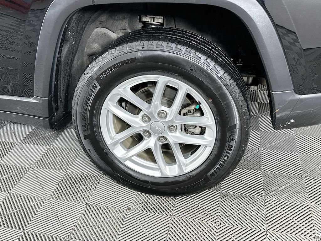 Used 2023 Jeep Grand Cherokee Laredo w/ Luxury Tech Group I image 43