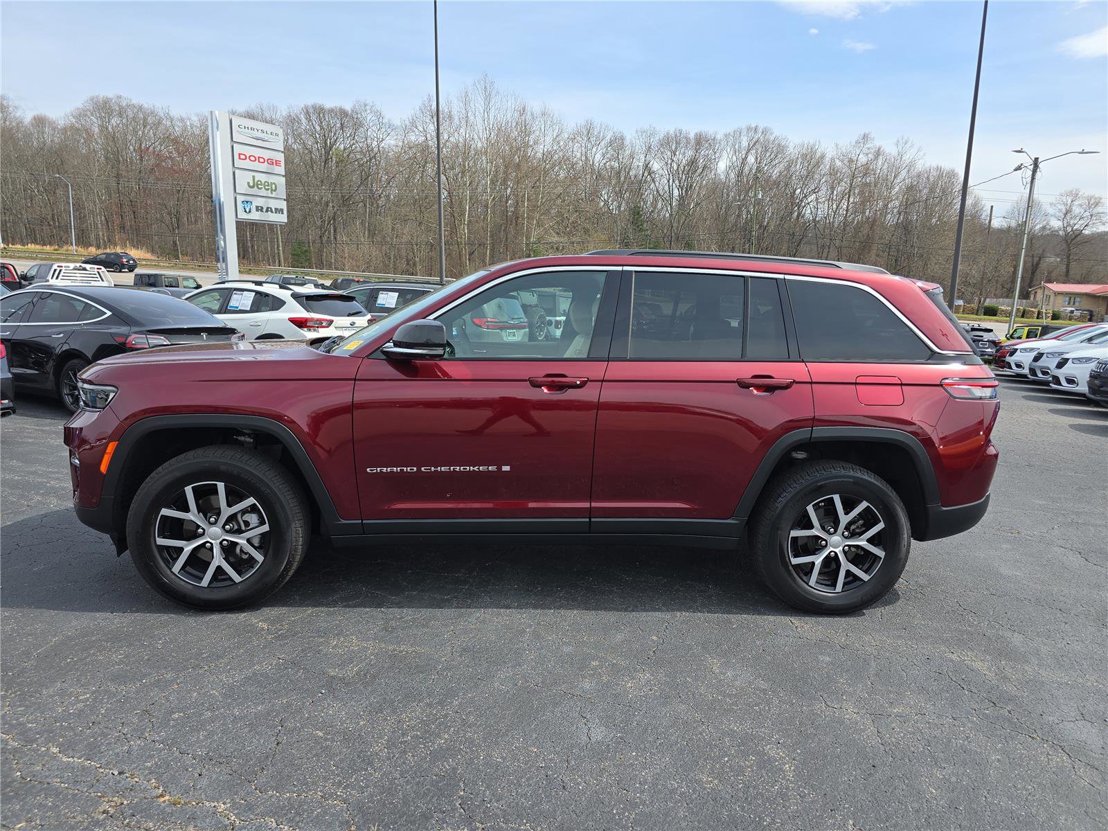 Used 2025 Jeep Grand Cherokee Limited w/ Luxury Tech Group II image 7