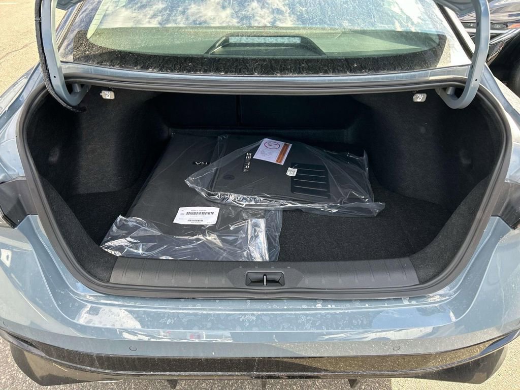 New 2026 Nissan Sentra SR w/ SR Premium Package FWD image 7