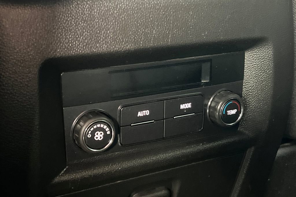 Used 2023 Chevrolet Traverse LT image 16