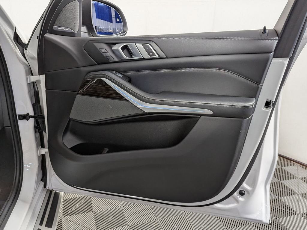 Used 2023 BMW X7 xDrive40i image 30