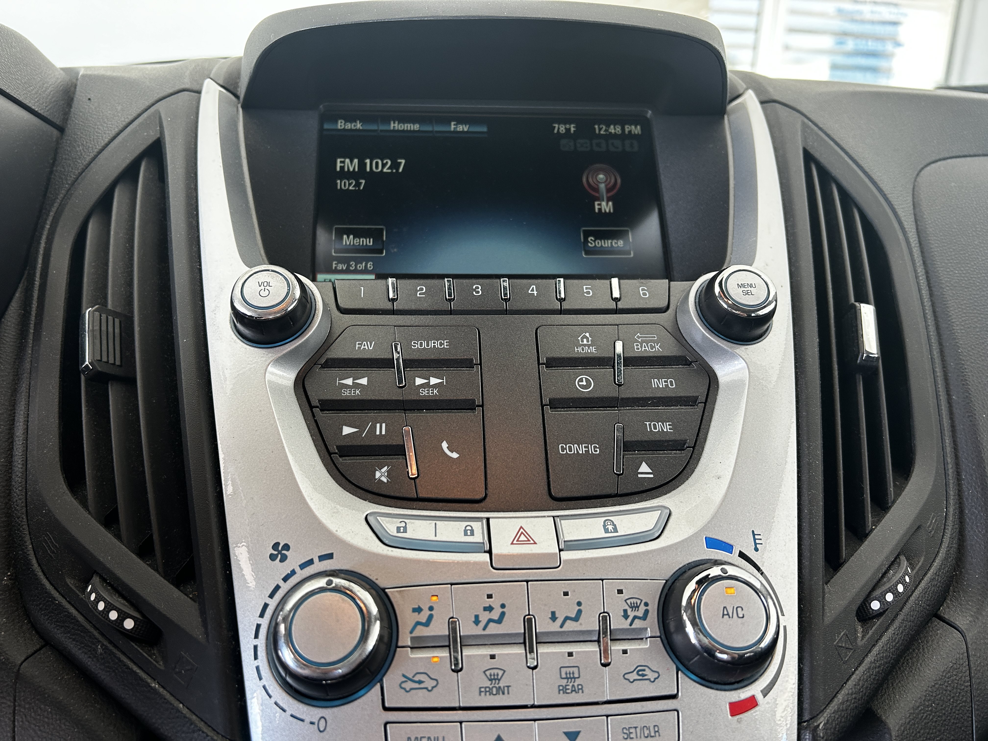 Used 2015 Chevrolet Equinox LT FWD image 15