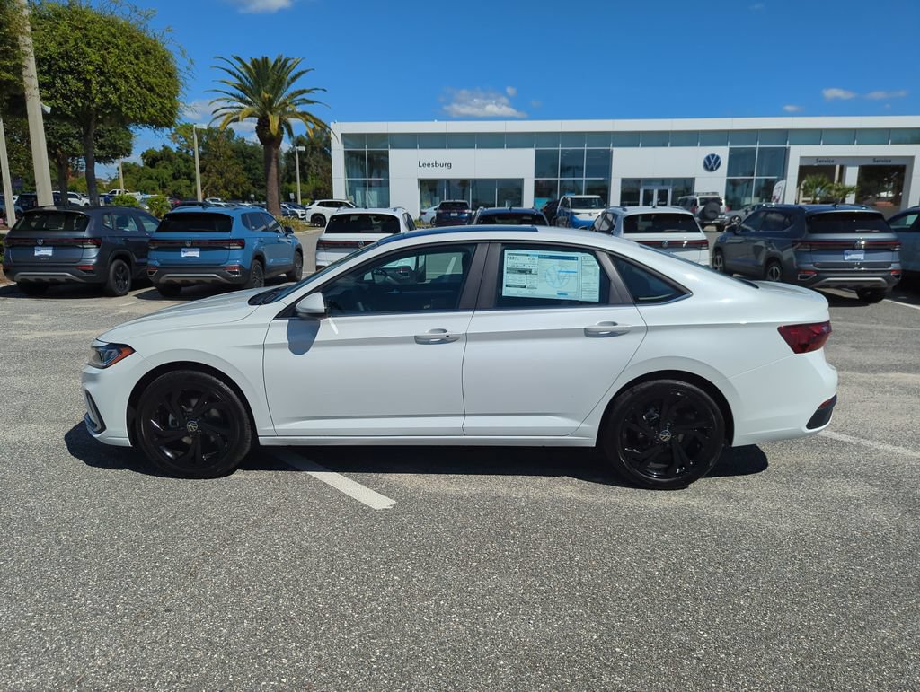New 2026 Volkswagen Jetta SE FWD image 9
