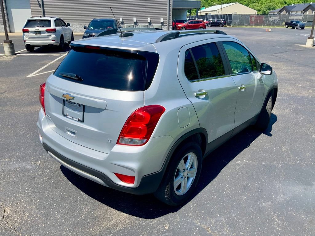 Used 2020 Chevrolet Trax LT w/ Sun & Sound Package FWD image 14