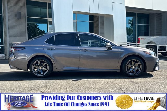 Used 2022 Toyota Camry SE w/ Carpet Mat Package (TMS) FWD image 3