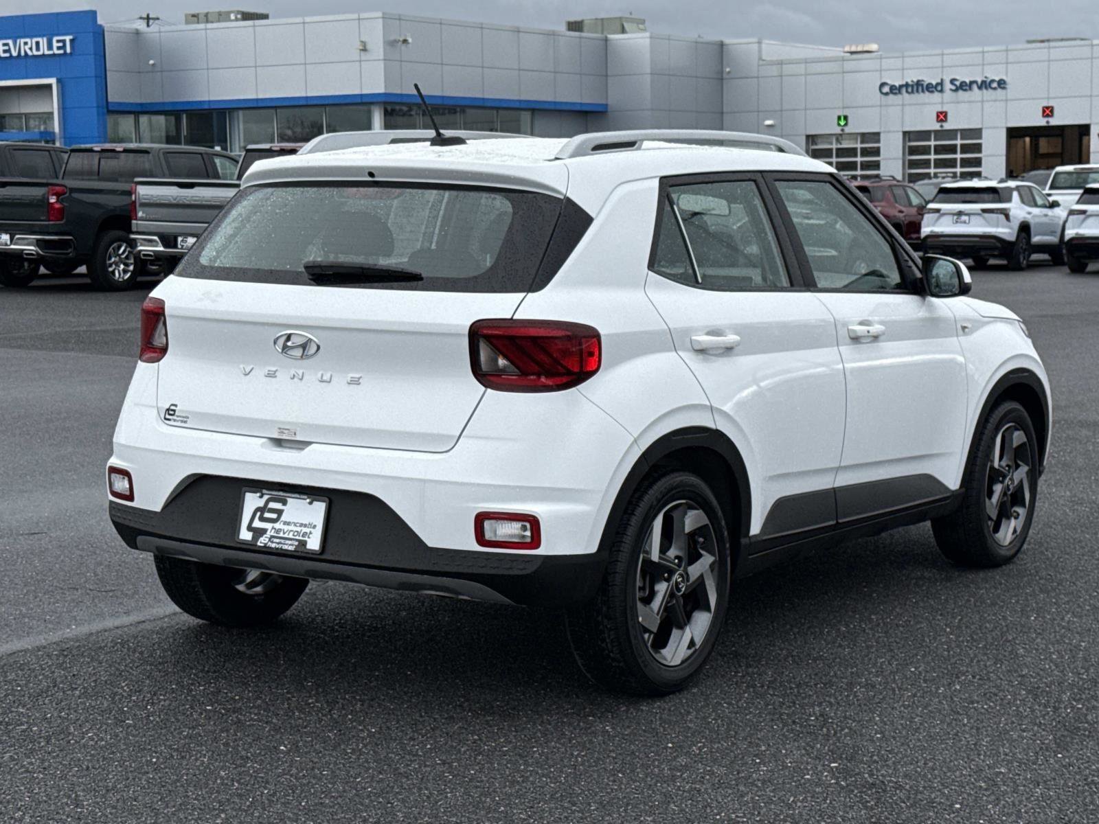 Used 2025 Hyundai Venue SEL image 24