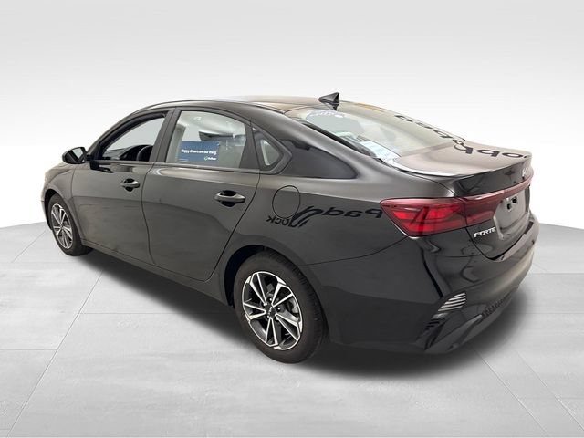 Used 2023 Kia Forte LXS FWD image 3