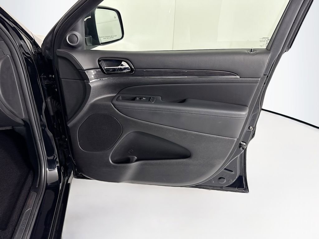 Used 2020 Jeep Grand Cherokee Overland image 25